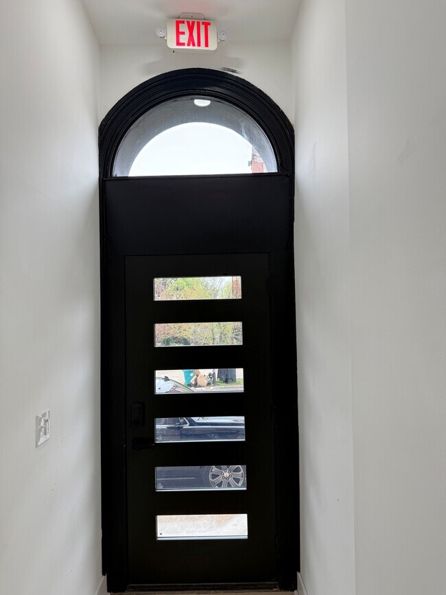 Foto del edificio - 1012 W Lanvale St