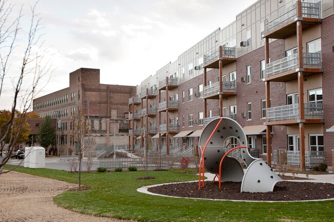 Building Photo - Hide House Lofts Bayview