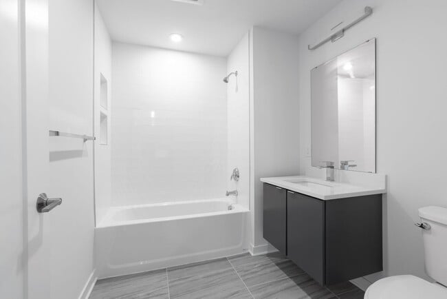 Interior Photo - Graduate Pointe