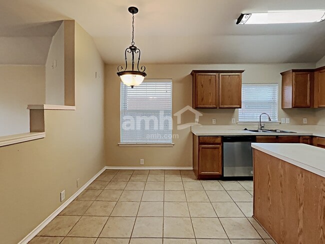 Building Photo - 3002 Marigold Dr