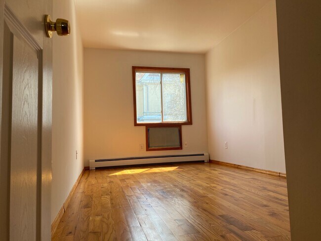 Building Photo - 3756 Barnes Ave