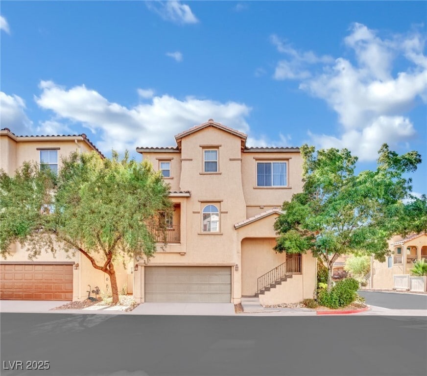Foto principal - 4753 N Priory Gardens St