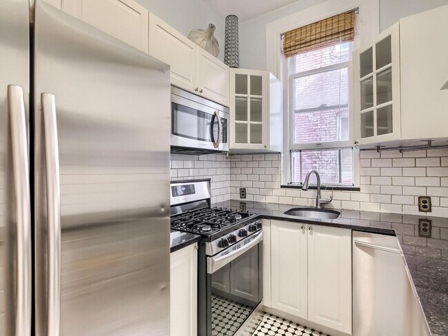 Building Photo - Studio Style Condo Unit in Denver