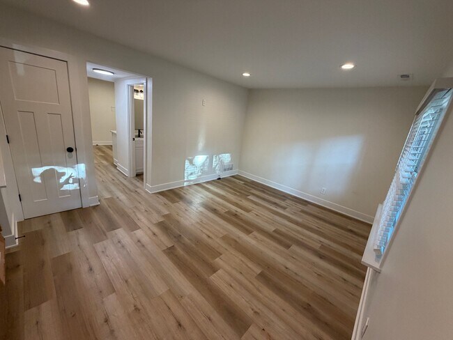 Foto del edificio - 2250 Jules St