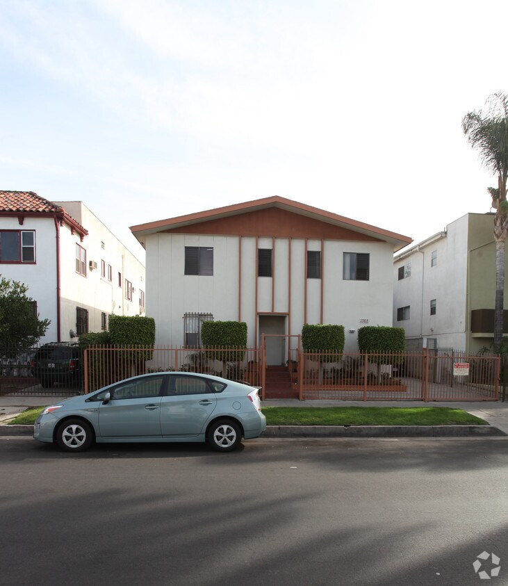 Building Photo - 1362 N Serrano Ave
