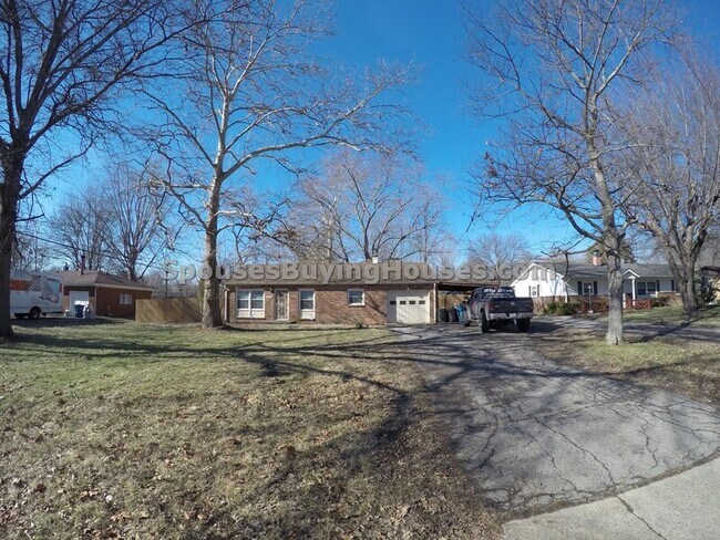 Building Photo - 5854 Sylvan Dr