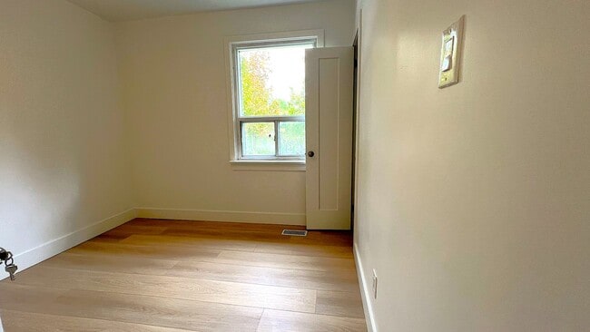 Building Photo - 979 Danforth Rd