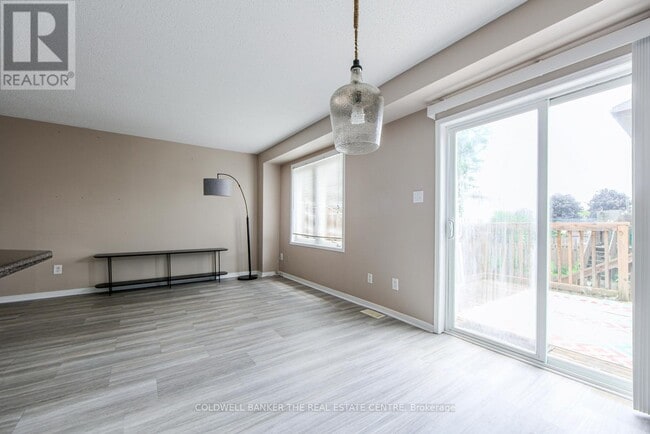 Building Photo - 34 Parkside Crescent