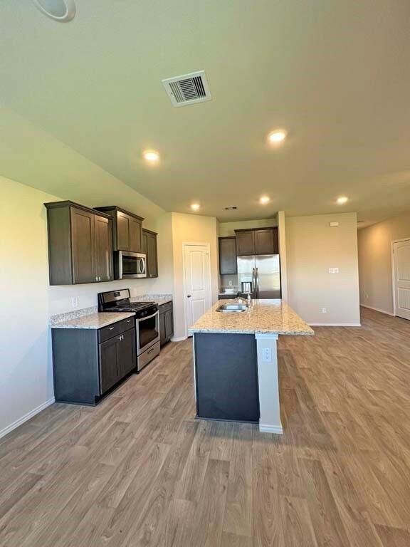 Foto del edificio - 2409 Dog Leg Ln