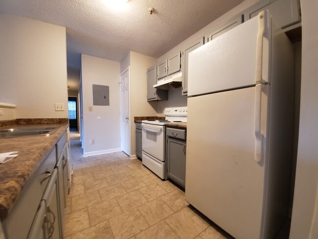 Building Photo - 1638 Arlyn Cir