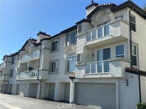 Building Photo - 30902 Club House Dr