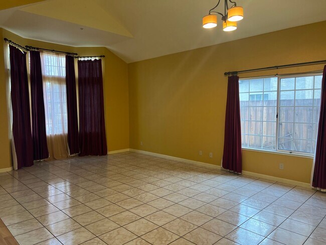 Foto del edificio - 1142 Rockhaven Ct. Salinas, CA 93906