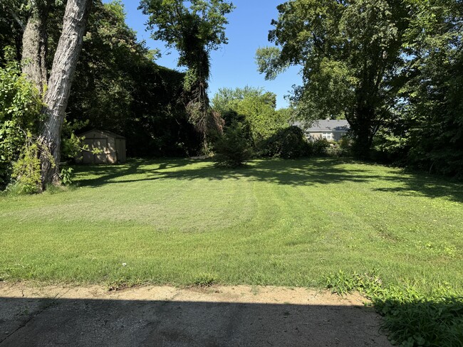 Building Photo - 611 Greenlawn Ave