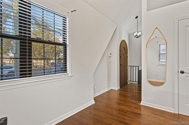 Building Photo - 150 Kings Hwy