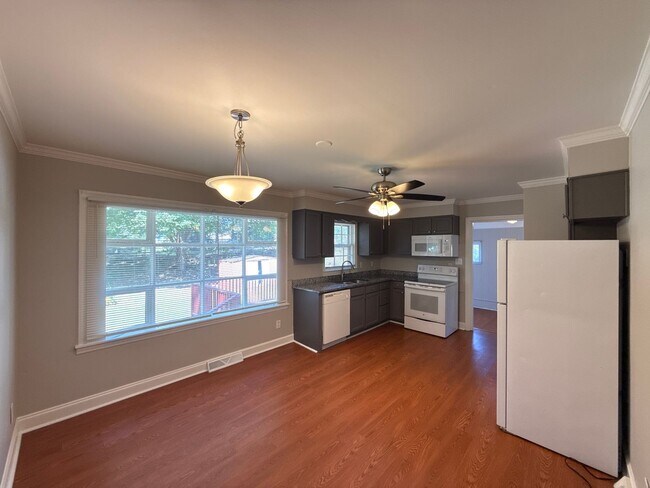 Foto del edificio - T.R. Lawing Realty Property