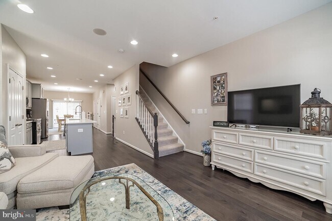 Building Photo - 516 Pebblebrook Ln