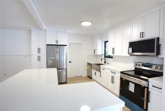 Foto del edificio - 12905 N Miami Ave