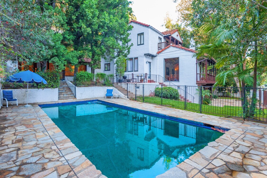 Foto principal - 8635 Wonderland Ave