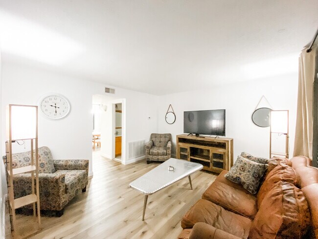 Foto del edificio - 4856 Westport Rd