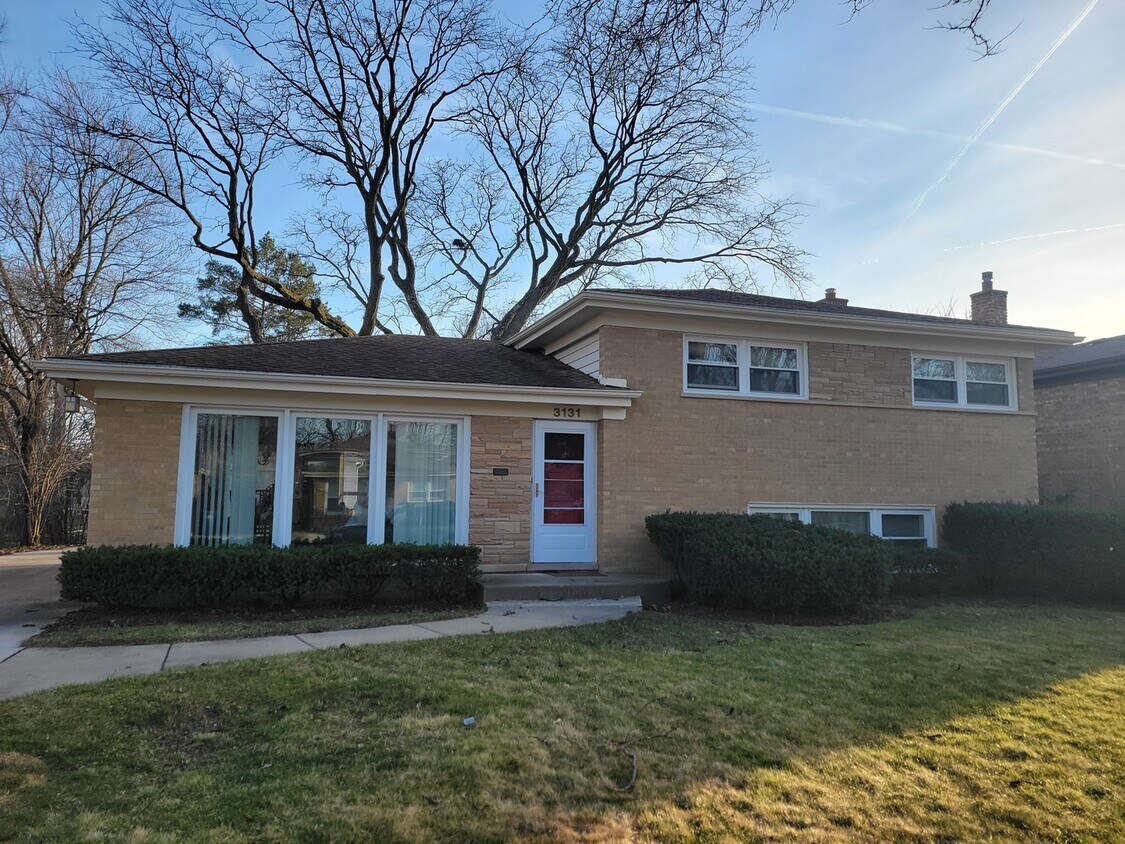 Primary Photo - 3131 Nina Ave