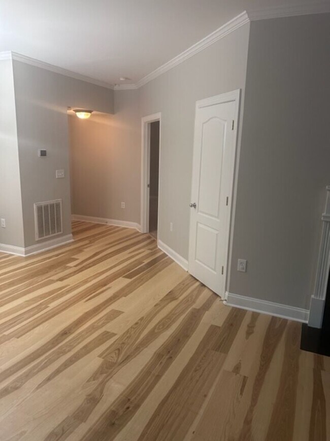 Foto del edificio - 3 Bedroom Condo in Desireable Dilworth!