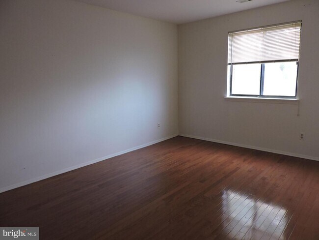 Foto del edificio - 1102 Lisadale Cir