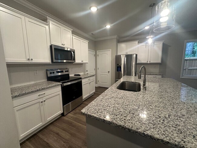 Foto del edificio - 809 Shadowlawn Dr