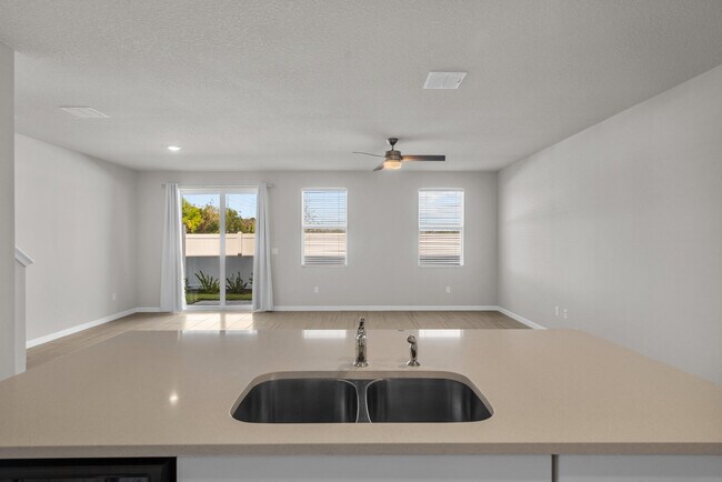 Foto del edificio - 5622 SE Edgewater Cir
