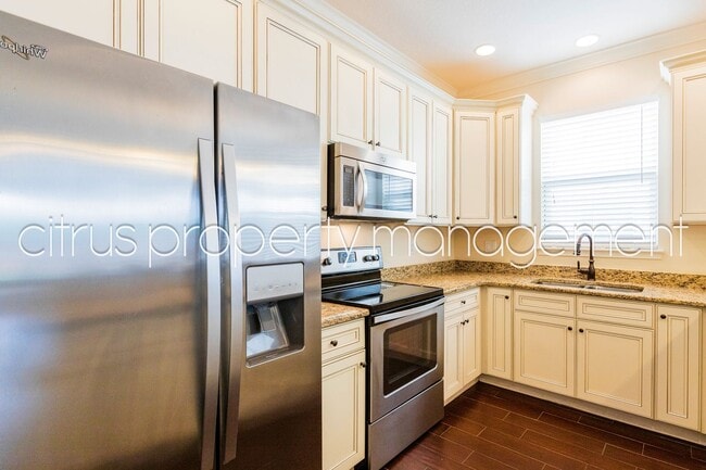 Building Photo - Beautiful, Spacious 3/2.5 in Wadeview Park