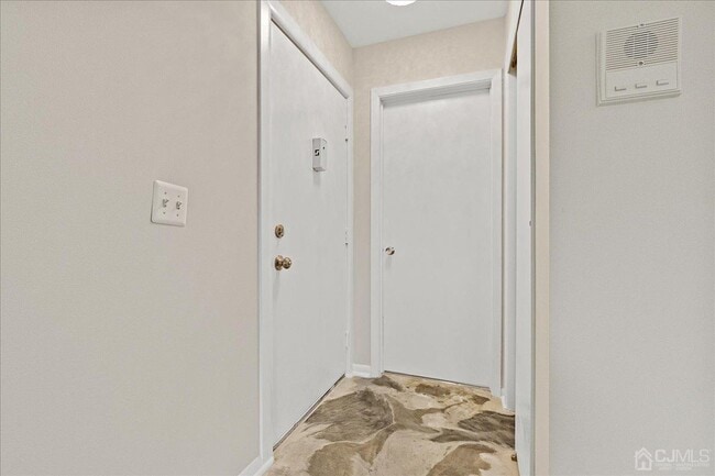 Building Photo - 2308 Sayre Dr