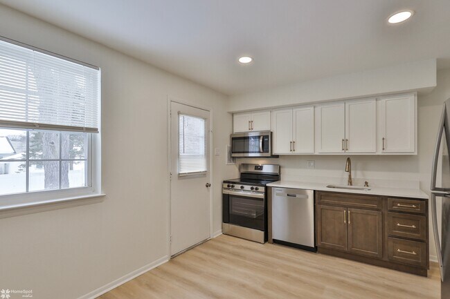 Foto del edificio - Pine Grove Townhomes