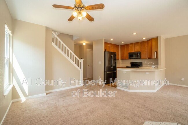 Building Photo - 3748 Oakwood Dr