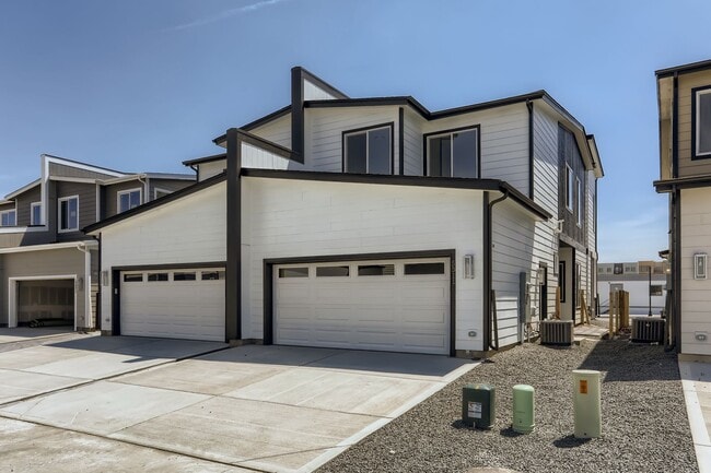 Building Photo - 5315 E 63rd Pl
