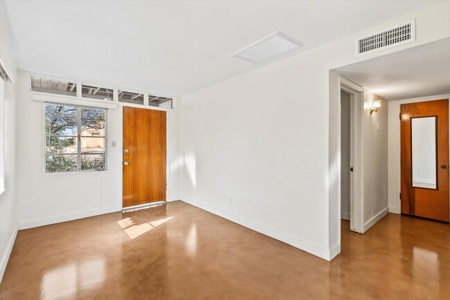 Building Photo - 2606 N Martin Ave