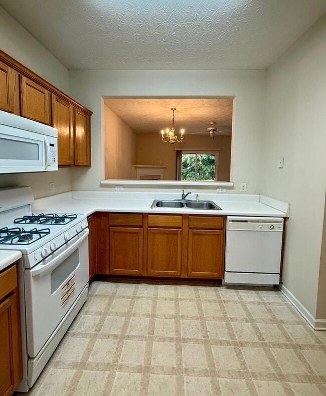 Building Photo - 2 bed/2.5 bath townhome near downtown Daws...