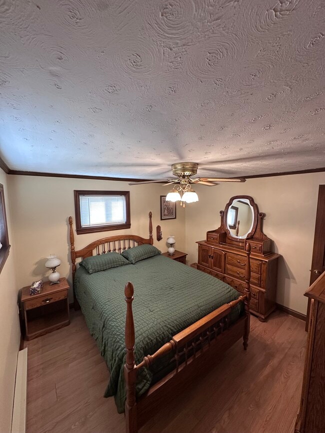 Building Photo - Walnut St.