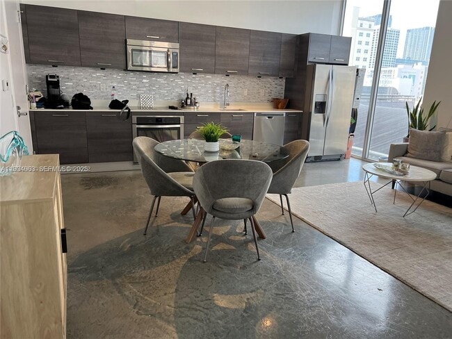 Building Photo - 151 SE 1st St