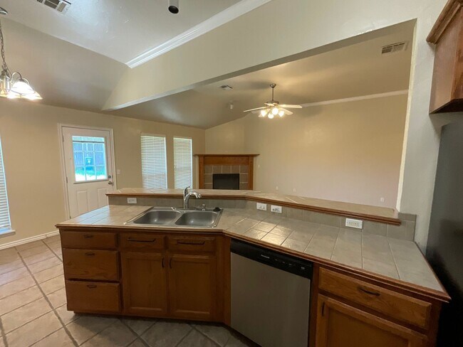 Building Photo - Beautiful 3 Bed 2 bath home!