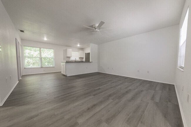 Building Photo - 430 Avenue B NE, Unit C