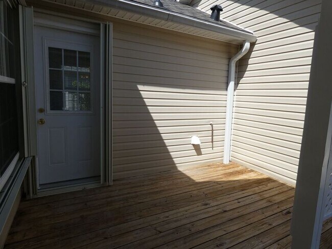 Building Photo - 8249 Carriage Ln