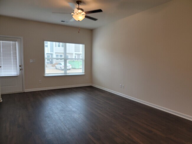 Building Photo - 6075 Cullen Dr
