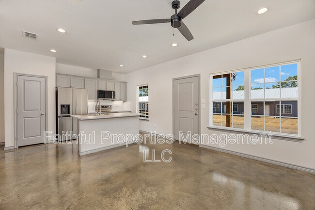 Foto del edificio - 21579 County Rd 2138