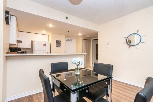 Building Photo - 66 Bd René-Lévesque E