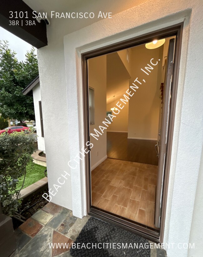 Foto del edificio - Modern 3 Bedroom, 2.5 Bath House with Sola...