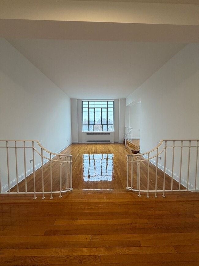 Foto del edificio - Beautiful 3 bed 3 bath Apartment designed by Lead Architect Steward Wagner and Alfred Fellheimer ...