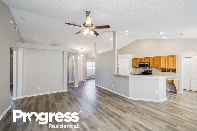 Building Photo - 1538 Summit Oaks Dr W