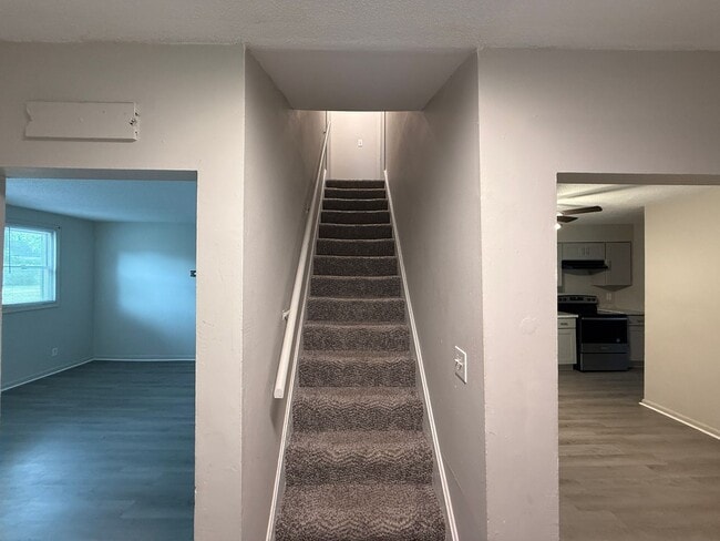 Building Photo - 3 Bed 2 Bath House