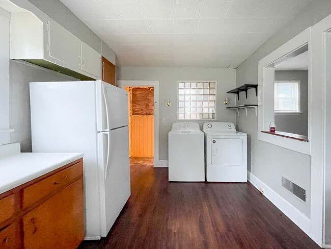Building Photo - Dishwasher and Washer/Dryer Included