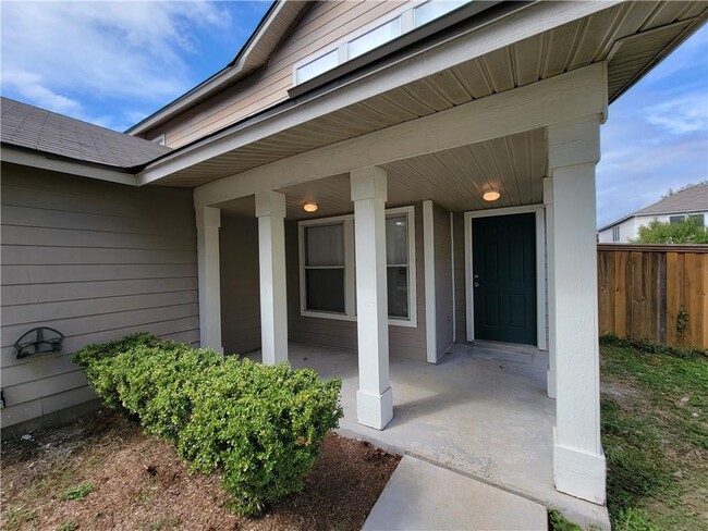 Building Photo - 1061 Canterbury Trail