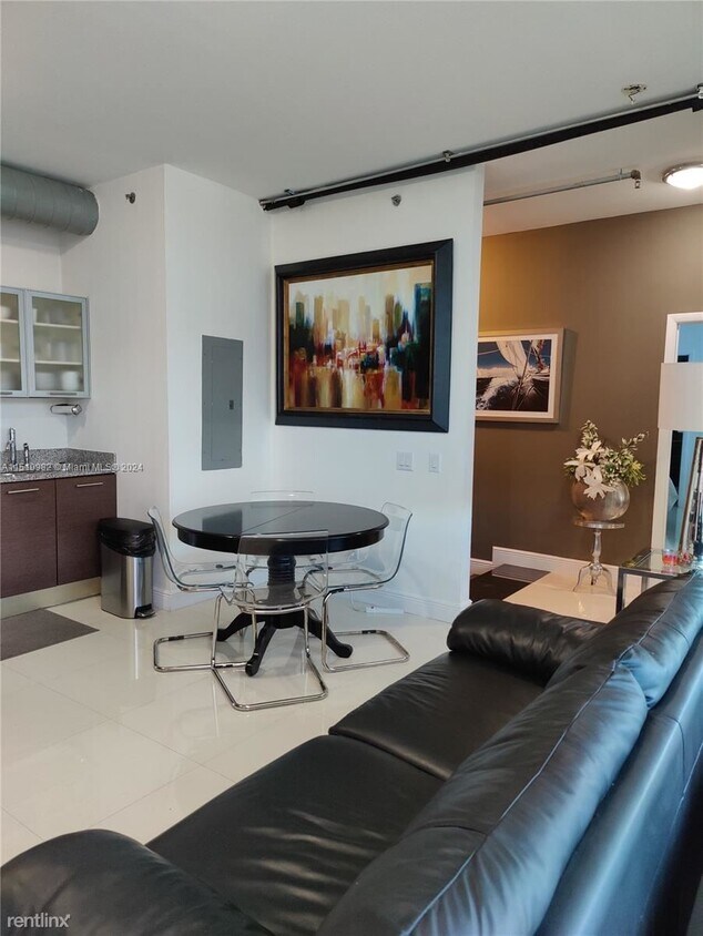 Foto principal - 2 br, 2 bath Condo - 3029 NE 188th St Apt 101